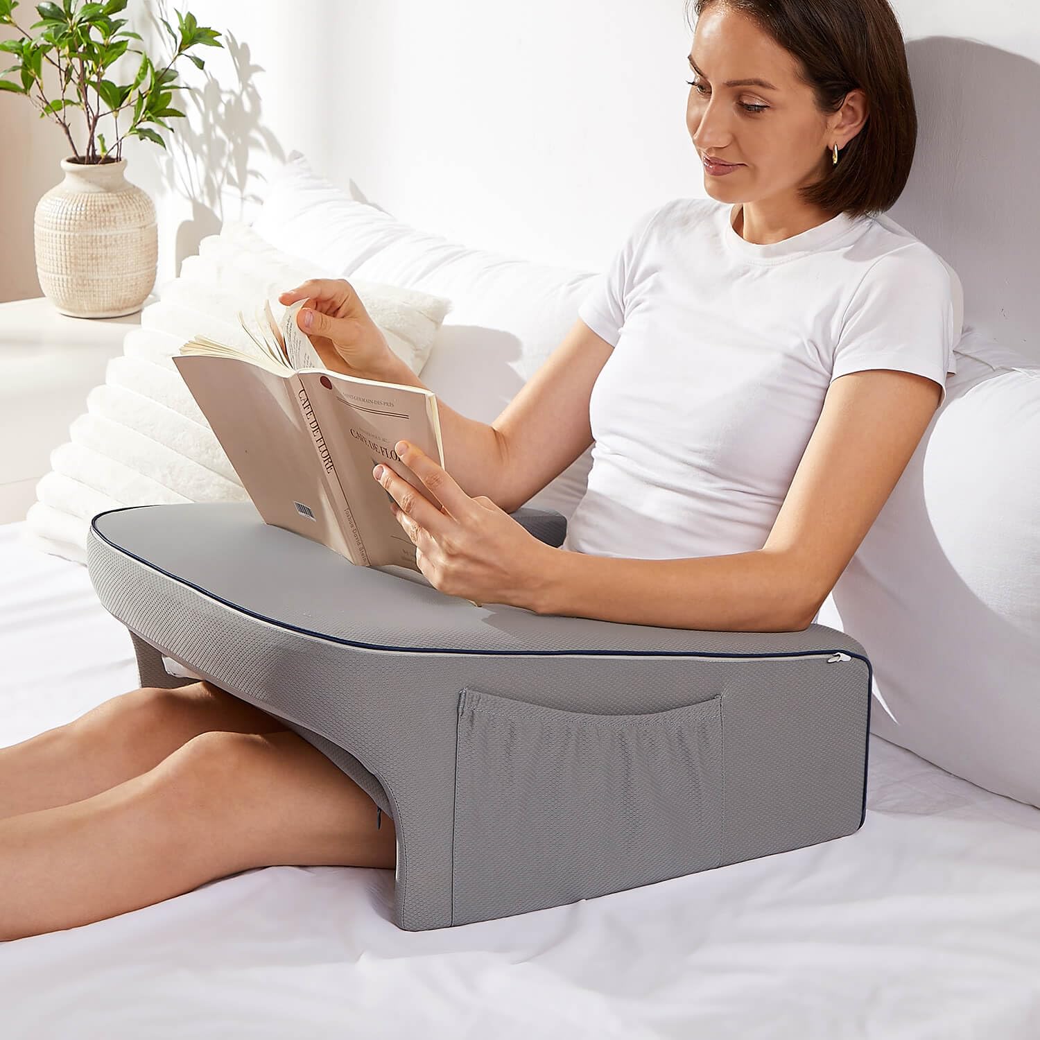 image article de blog Le coussin de lecture : confort ultime pour savourer vos moments littéraires