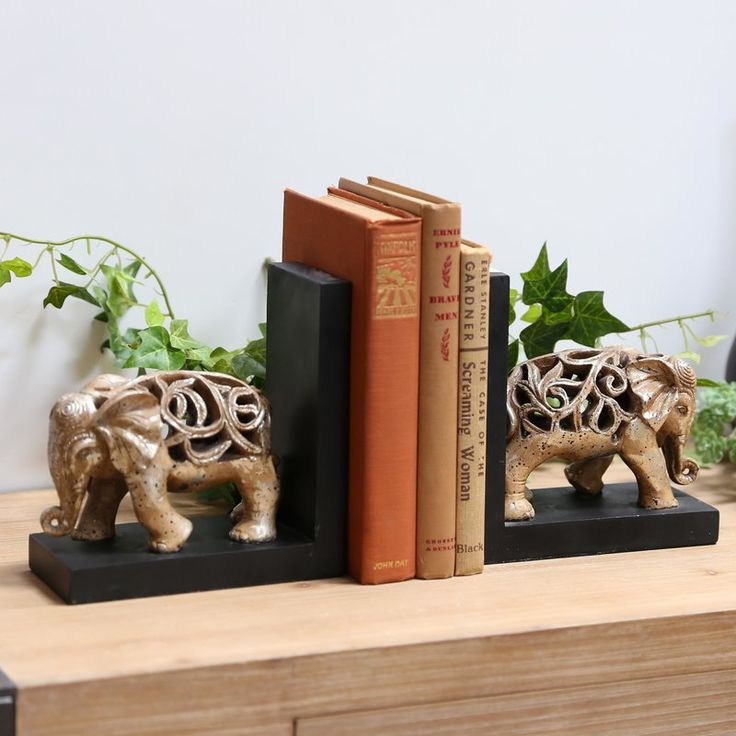 image article de blog Serre-livre : comment transformer cet accessoire pratique en décoration originale