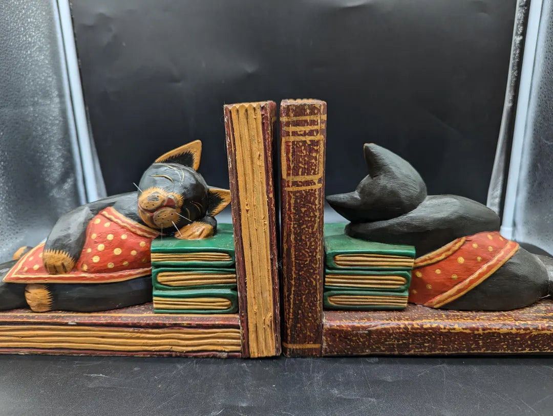 image article de blog Les serre-livres créatifs pour sublimer votre bibliothèque avec style