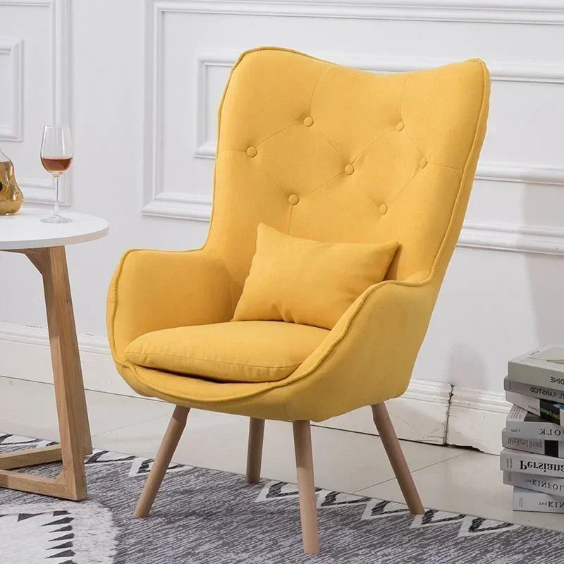 Fauteuil de lecture vintage jaune avec pattes en bois-1