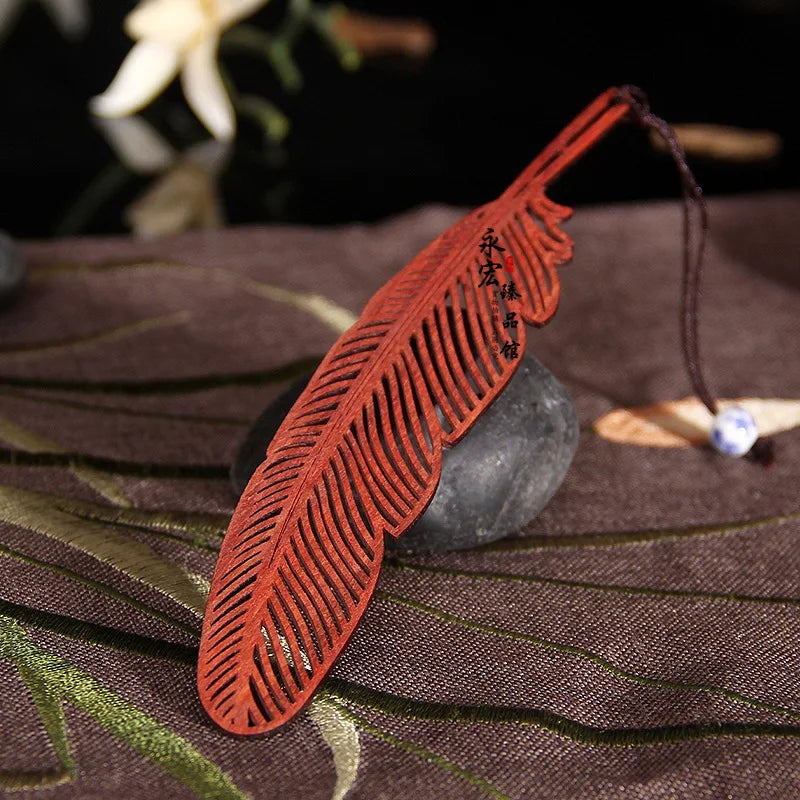 Marque page Plume Rouge-1