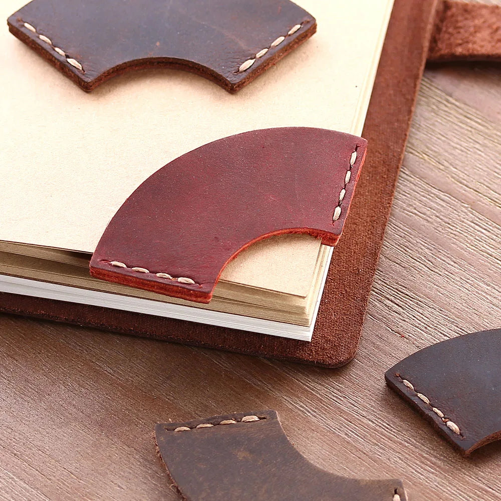 Marque page de coin Hemicycle en cuir Marron-1