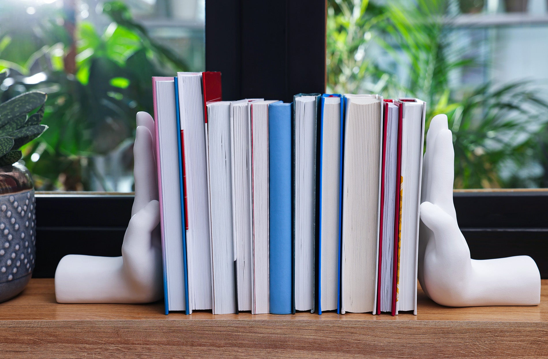 SERRE-LIVRE-DESIGN-MAIN-BLANCHE-COLLECTION-photo