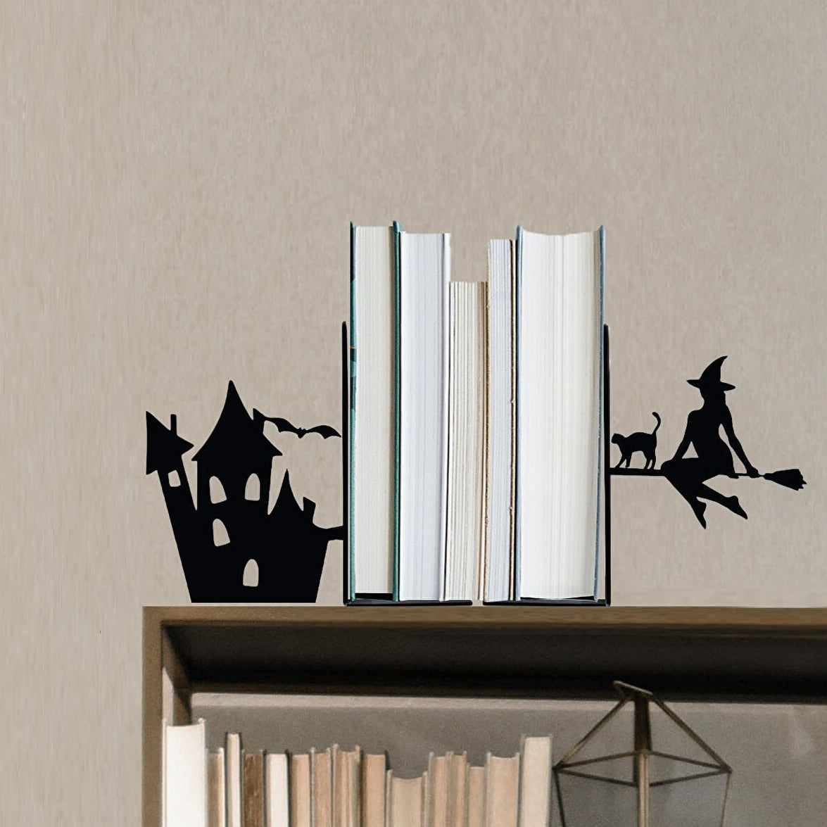 Serre-Livre-Ombre-de-Sorciere1serre-livres3256804189609248-The Witch and the Castle