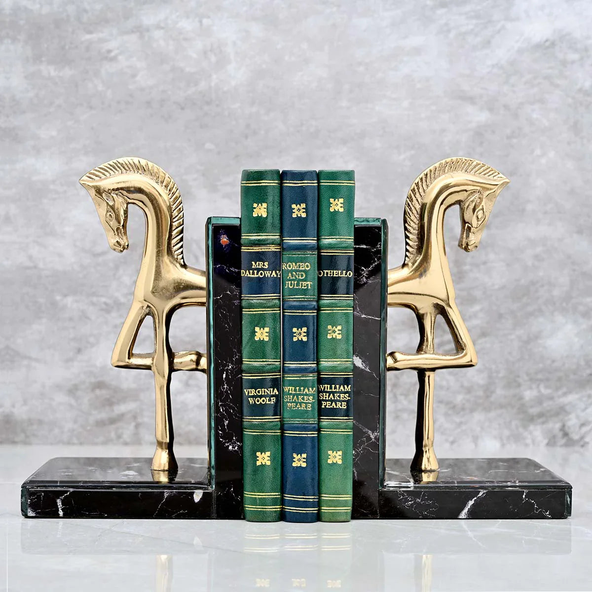 image article de blog Serre-livres créatifs et tendances pour personnaliser votre bibliothèque