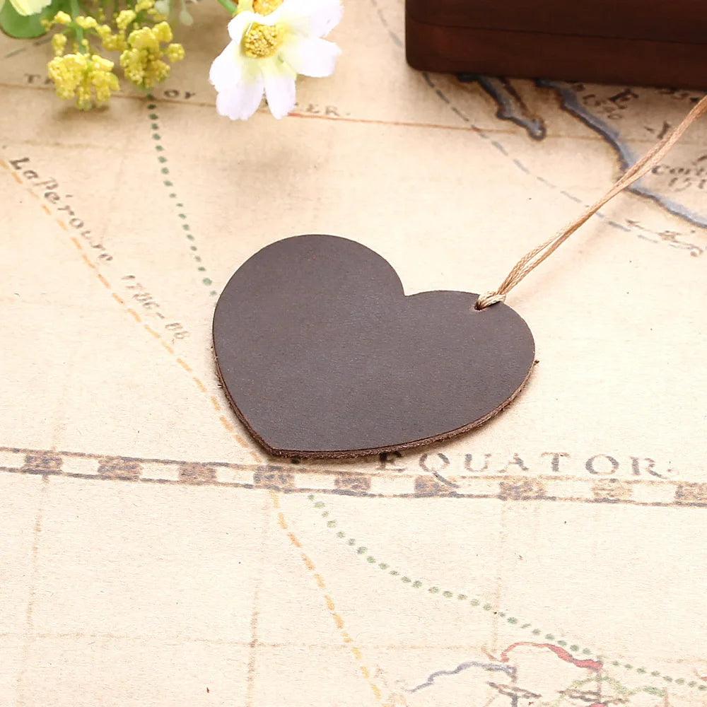 Marque page coeur en cuir café-1