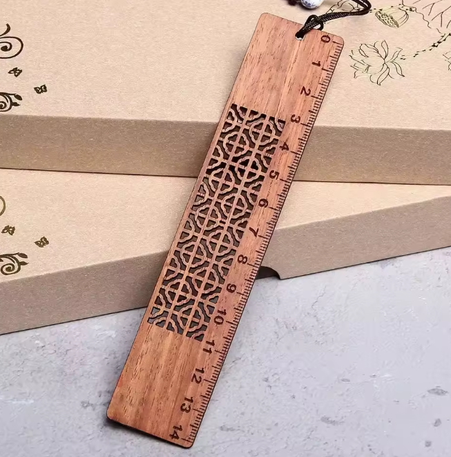 Marque page en bois Règle marron-1
