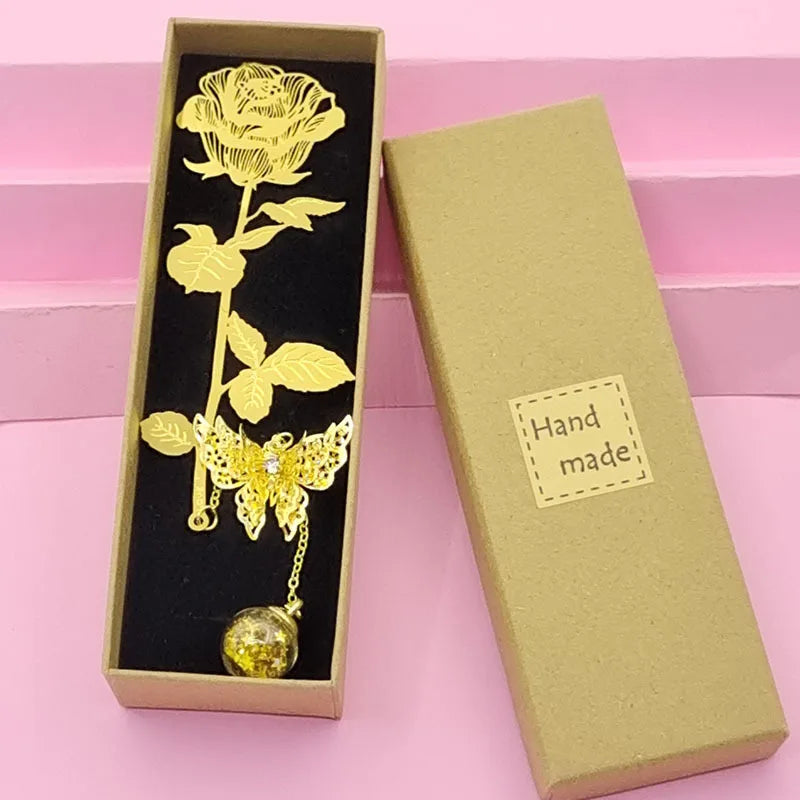 Marque page rose et papillon en métal doré avec boite-1