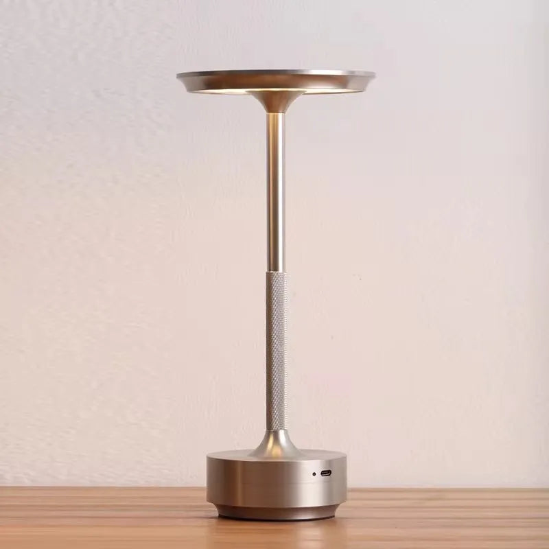 Lampe de lecture dorée type abat-jour