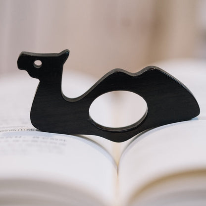 bague-de-lecture-chameau-en-bois-1-bague de lecture